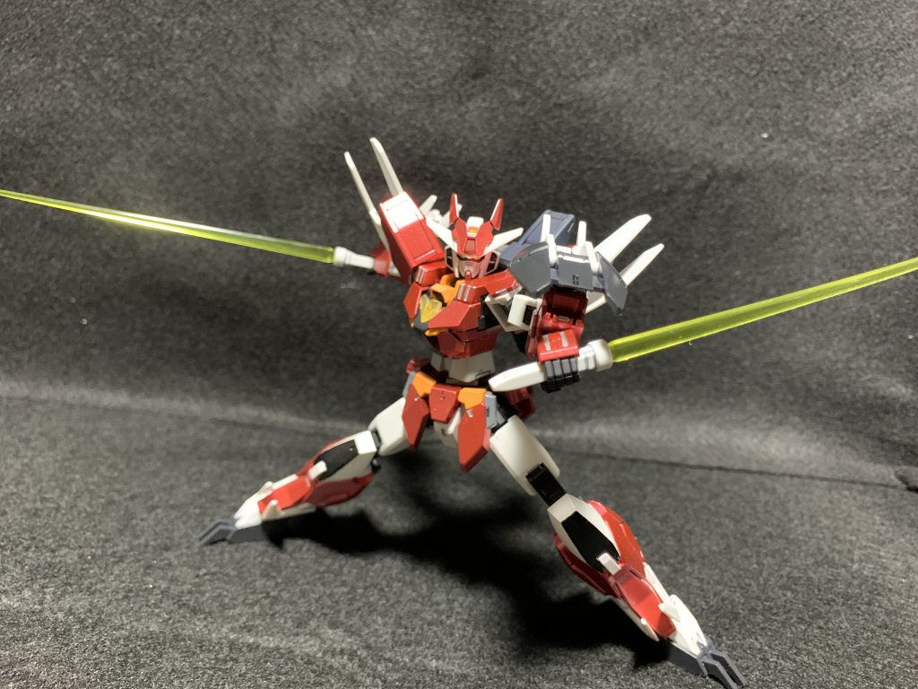 八、九振り目ビームサーベル逆手持ち