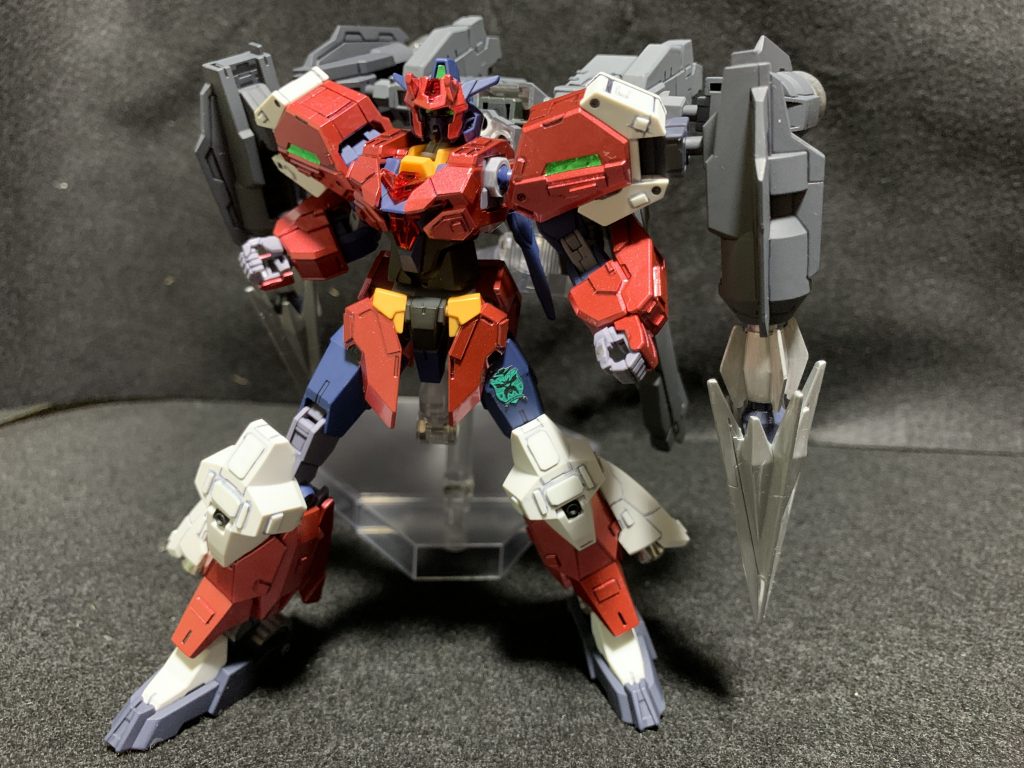 コアガンダムはティターンズカラーのⅡに変更してサターンアーマーはプラ板でディティールを追加。最初はメタルオレンジで塗装したらティターンズカラーと色が合わない、なのでメタルレッドに再塗装しました。