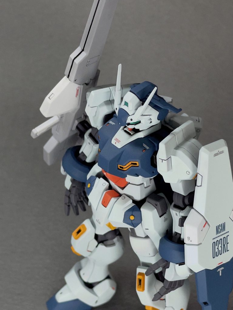 オーバースケール気味なのでコーションデカールは控えめにしています。