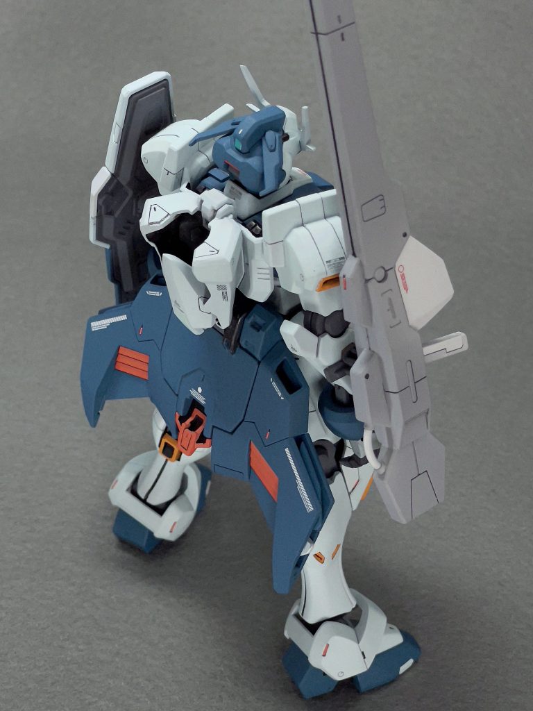 アルケインの大きな特徴でもある、機首のフード部分はエッジ出しやディテール追加など、しっかり手を入れました。