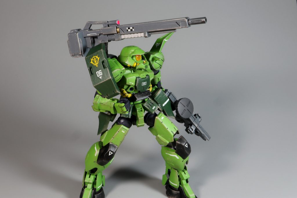 最後に全身図途中で妄想全開になりオラ設定だらけになってしまいました。少しでもこんなMSいたらおもろいな~と思っていただければ幸いです。