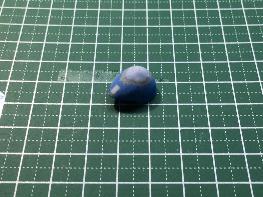 頭部はパテを盛って頑張ったのですが、削り過ぎてあまり尖らす事が出来ませんでした。