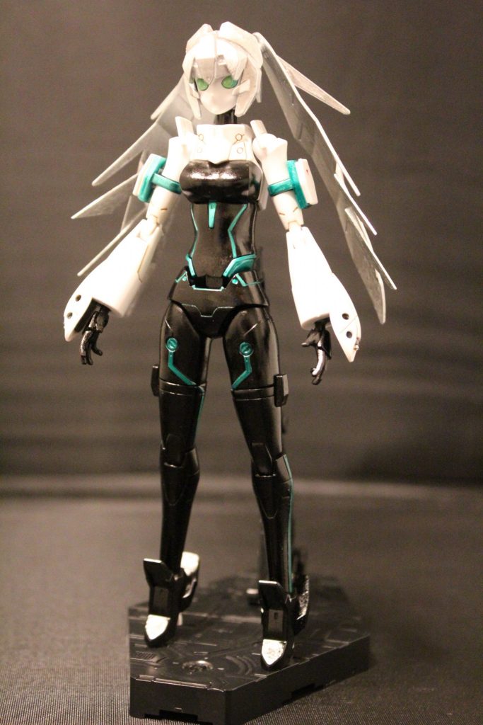 腰の可動部を確保するために、1mmプラ板かまして浮かせてます