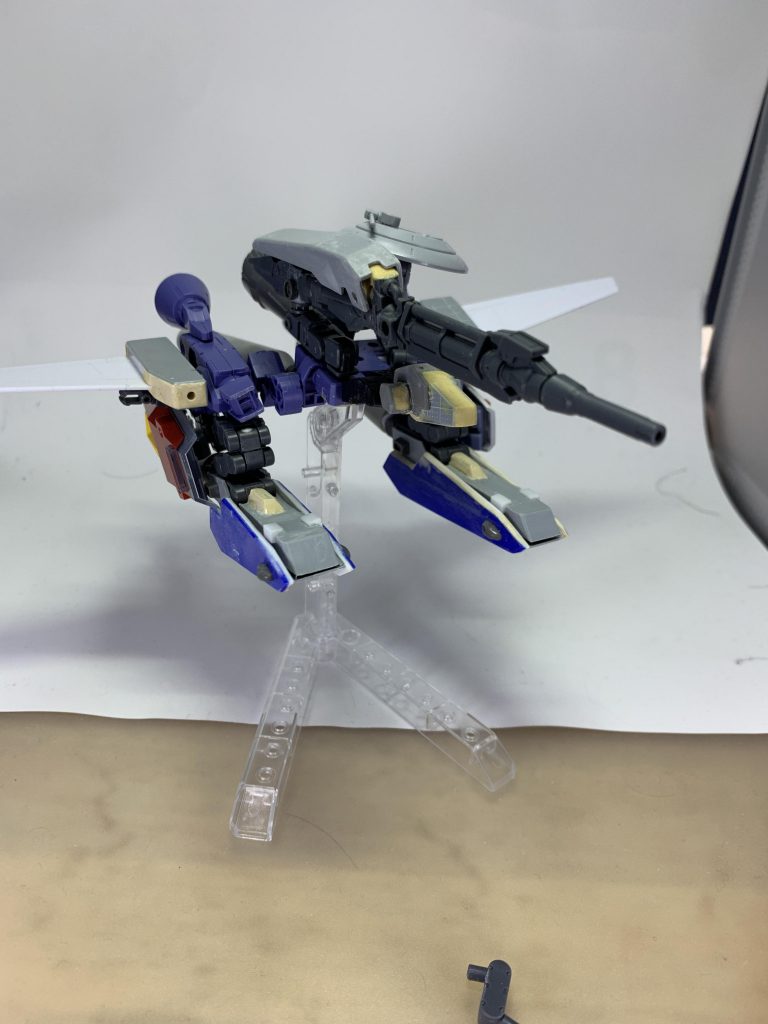 塗装前。翼の部分はプラ板と翼の基部はエポパテとプラ板で作成。