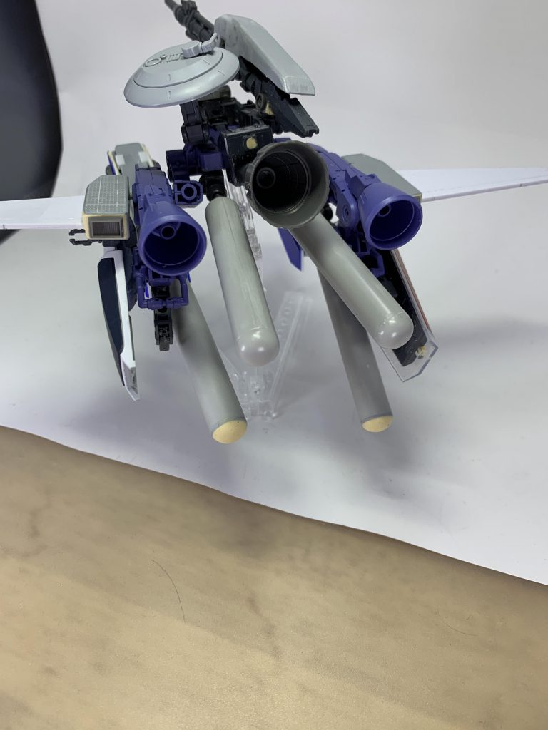 背面。中央の大型バーニアとプロペラントタンクは、WAVEのもの。