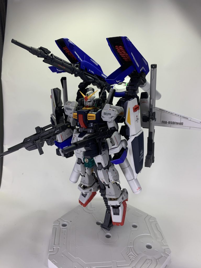 Mk-II本体はRGを部分塗装しただけしてつや消しで仕上げただけです。二つ目のライフル、バズーカ、シールドはフライングアーマー付きHG Mk-IIからの流用です。