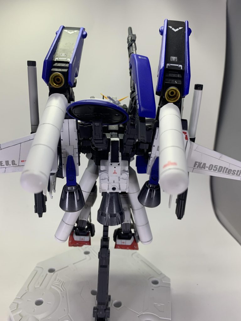 背面です。30MMのエグザビークル(スペースクラフトVer.)を中心に翼などはプラ板によるスクラッチ。試作型はまだコアファイターへの分離は考えてないと想定。ディフェンサーはネモ用だと後ろにレドームが付いているので、試作型ならテストとしてついてても良いかもと思って取り付け。