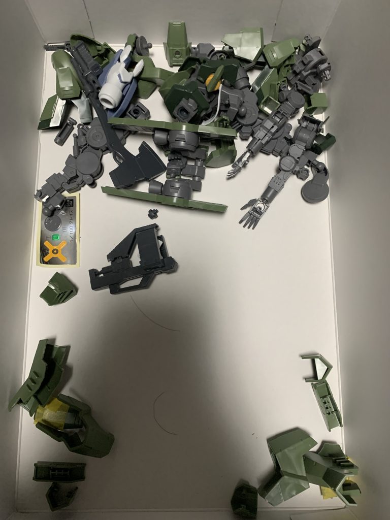 とりあえず最初に組めるところまで組み、塗装準備。