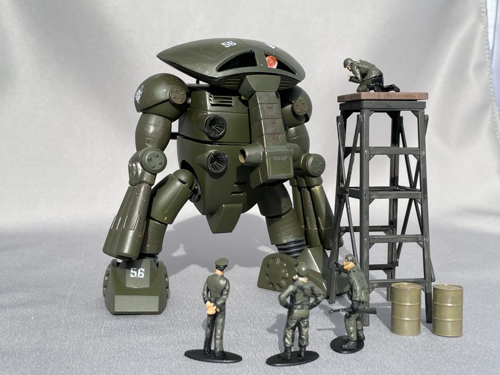 「大佐殿！新MSジュアッグです」「うーん，両腕のキャノンはどうやって装弾するのだ？？そもそも歩けるのか？・・・それと正式採用のズゴックに比べて格好悪くないか？」「そんなことないです！このキャノンはなんとビーム兵器もはじき返せるトンデモ性能なのですよ！！全国のジュアッグファンが怒りますよ！」