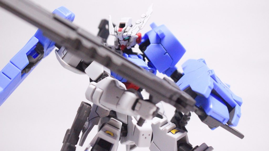 大剣：デモリッションナイフを両手持ち