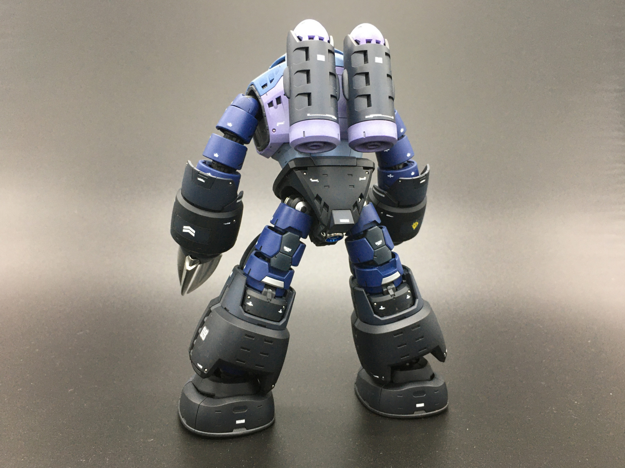 Rg ズゴック シャア専用キットを量産型へ塗り替え グラデーション塗装 タンガンクさんのガンプラ作品 Gunsta ガンスタ