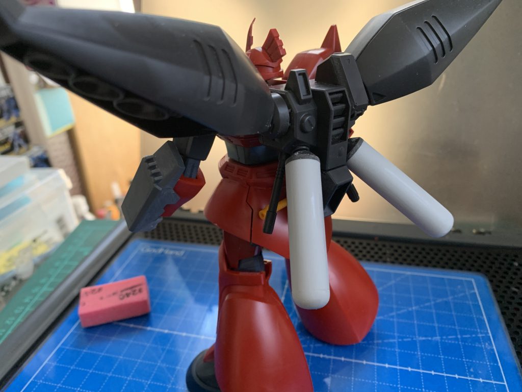 プロペラントタンクの大型化。バックラーシールドはゲルググキャノンより。