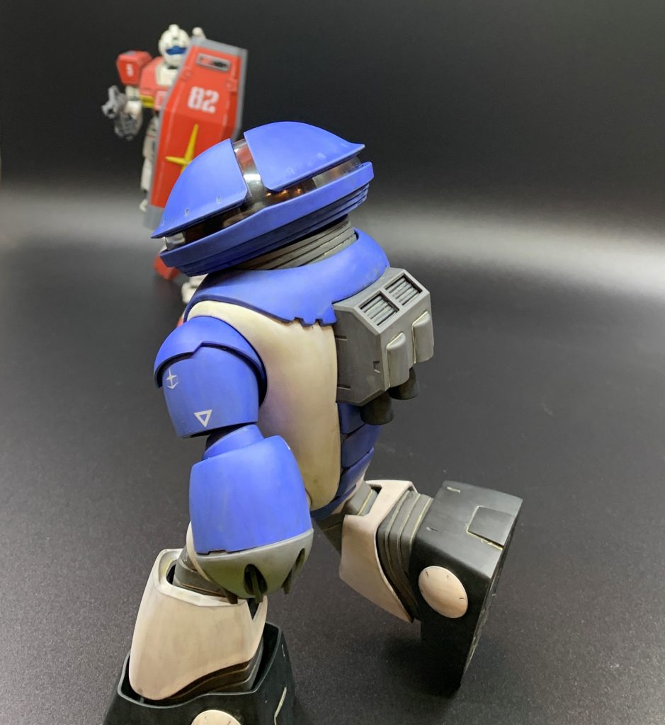 歩行スピードはそこそこ速く、結構な種類の射撃武器をステップせずに歩きで躱せたと記憶しています。歩き方はキュートそのものです。個人的にはこのゲームあたりからアッガイが昨今の癒し系キャラとしての立ち位置を確立してきた印象です。