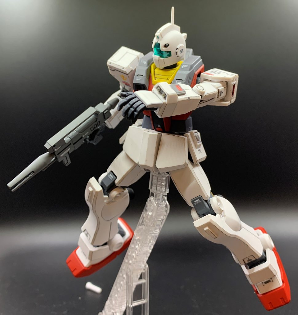 HGUCジムⅡはジムⅢのパーツ流用の都合?で体形がちょっとおかしかったり、肘の関節が破綻していたり、肩が異常にデカかったり、ユニコーンに登場した影響?でカトキスリッパだったりとイマイチな点がいくつかありますが、頭部等はかなり良い造形だと思いますし、いい意味で正々堂々と「ヤラレメカ」然としており、潜在能力を秘めたキットだと感じました。これをベースに初代ジムをアップデートするのも楽しそうですし、ジムライトアーマーもこのジムⅡから作った方が早そうですので、また手に入れていじってみたくなりました。最後までご覧いただきありがとうございました。