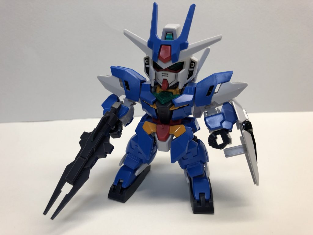 正面です。黄色い部分は塗装になります。盾の黒い部分も塗装です。