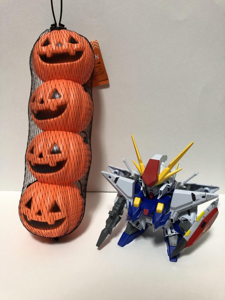 頭は100均で買ったハロウィンのかぼちゃです。