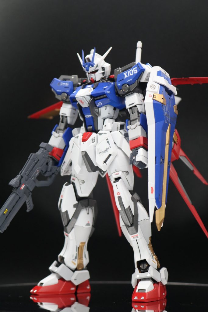 成型色をベースに多少アレンジを加えて塗装しました。