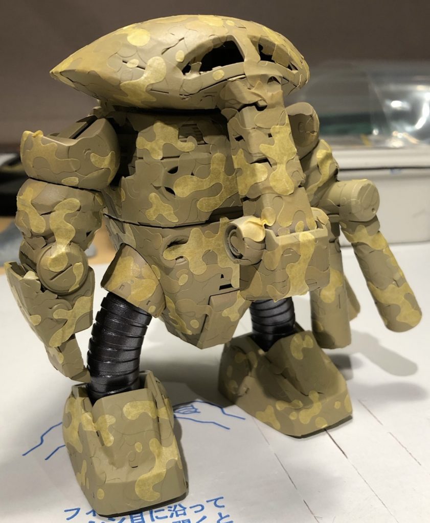 2層目の迷彩塗膜の準備の様子。