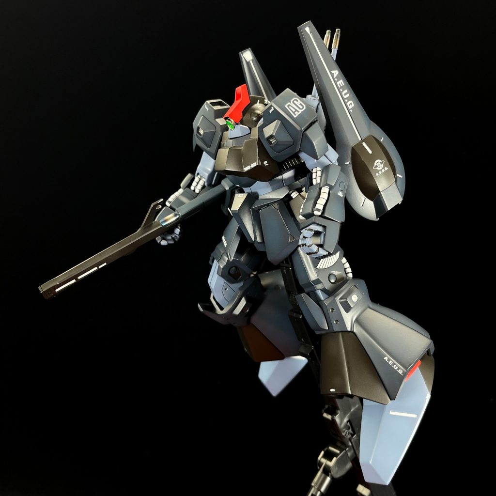 ノーマルカラーかクアトロ・バジーナ機どちらで塗るかは、すごく迷いました。