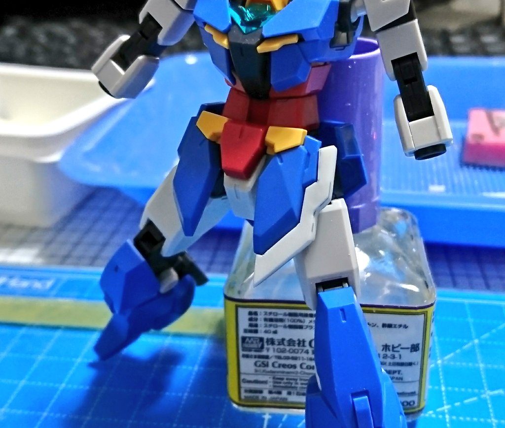 フロントスカートも大型化~♪元キットままだと小さく、ふとももが見えすぎてドキドキしちゃうのでプラ板で外枠を追加しました。