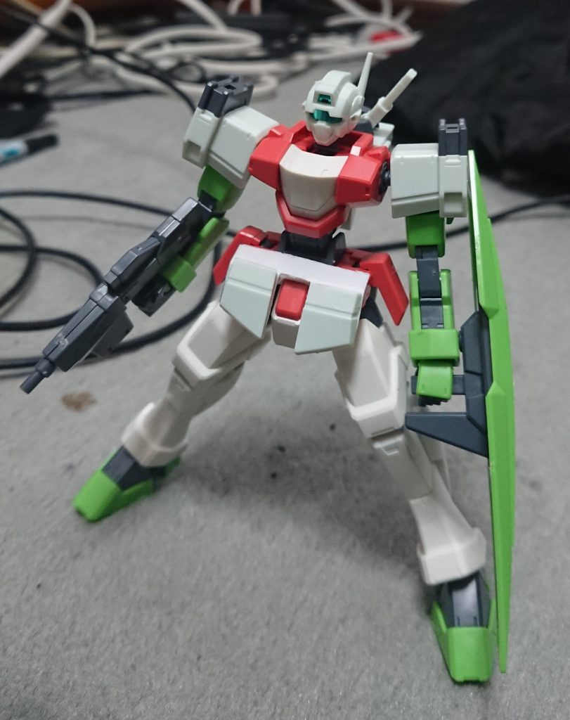 プラ板を使って、フロントアーマーを取り付けましたが、途中プラ板が割れてきてしまい3回も作り直しました。