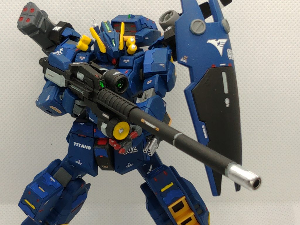 ロングバレルライフル 0083年代に開発された物の改良型で通常のセンサーの他にスコープセンサーが装備されている。