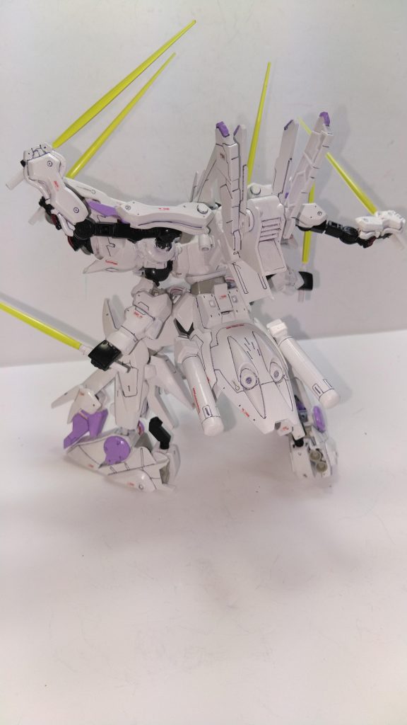 サーベル抜刀時の背面