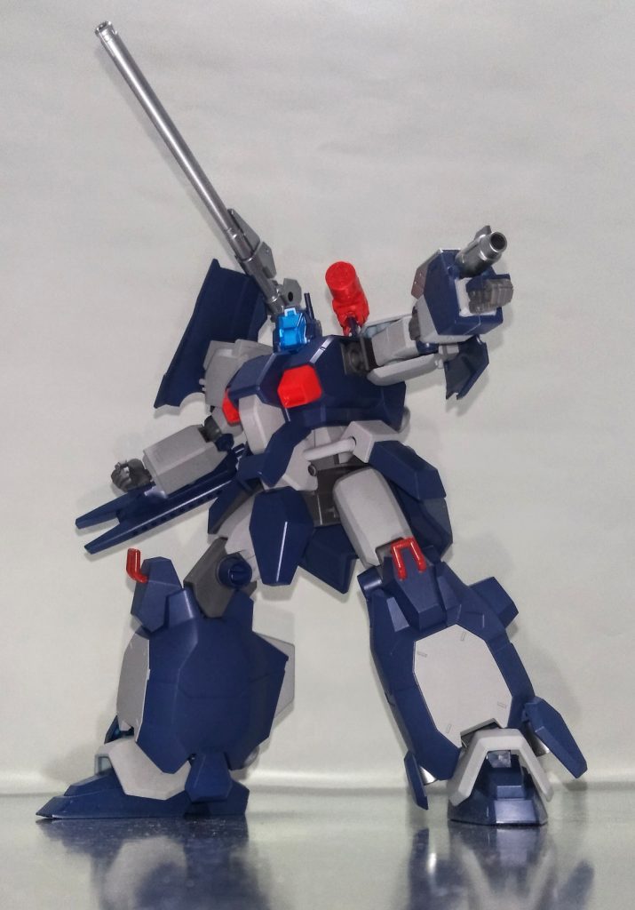 カール君の固定武装によりオリジナルとは左右が異なります