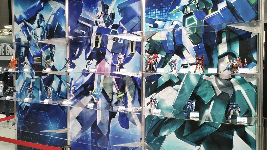 上記のようにガンプラコンペは開催中です。11月頃までは飾られているはず。お時間のある方はどうぞ・・・AGEファンはもちろん・・・スパローとかガフランとかが青バンダイ化している様子を見るだけでぐっときます。