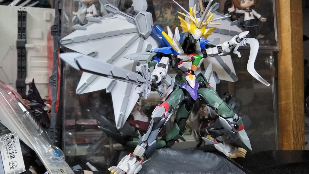 全体の構成が完成したところで肥大化の果てに最初に作った武器がスケール負けしてるように感じたので作り直しへ…