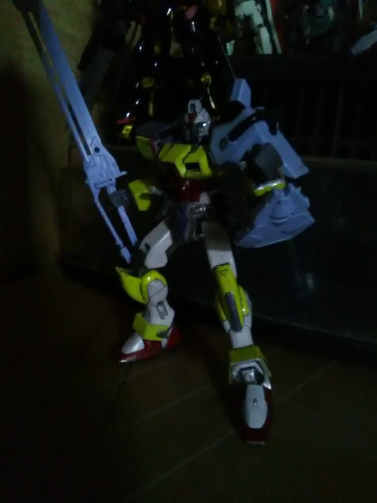 インパルスガンダムの肩パーツはストライカーの肩装備がソード、ランチャーとくっついてくれるのでよかったです。暗くてもよく見えます。
