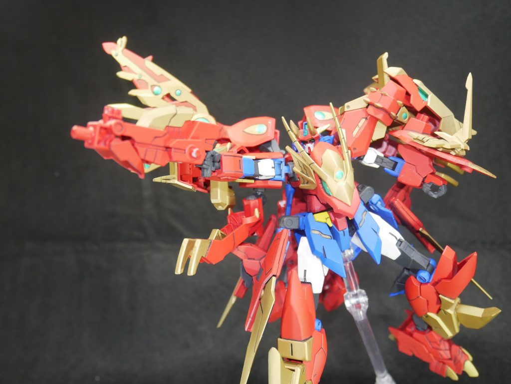 武装はシンプルにヴァルキランダーから。前回以上にゴテゴテしたアーマーになっているので可動範囲はあまりよくないです・・・。