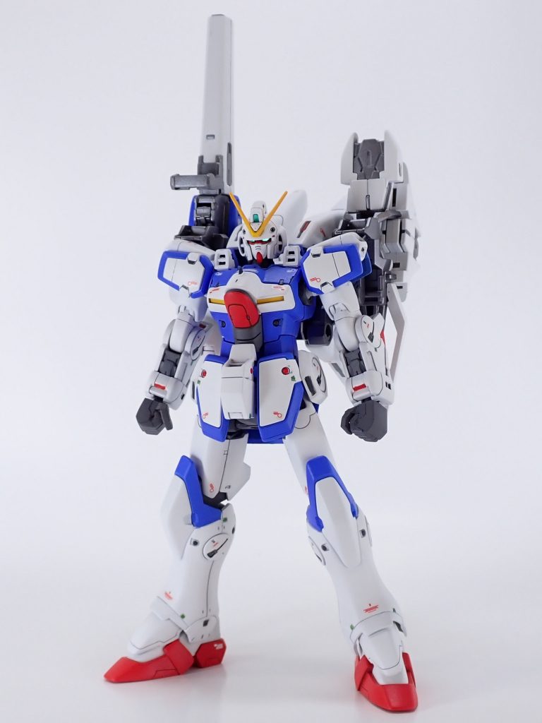 手首はエポパテとプラ板からスクラッチしました。腹部が短く感じたので1mm延長しました。フロントスカートはディテールにかからない部分で切って1mmプラ板を挟み延長しています。