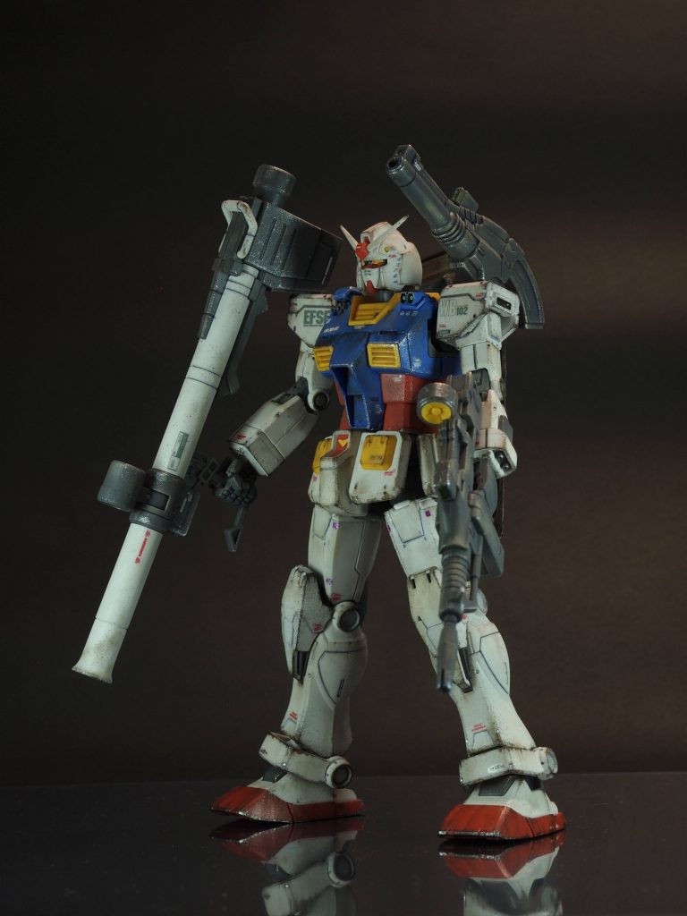 制作手順は概ね以下。ランナーの状態でラッカーのホワイトをスプレー組み立て、デカールワーク、スミ入れラッカーのつや消しトップコート焼鉄色、シルバーでチッピングリアルタッチマーカーで汚し追加ウェザリングマスターで汚し追加