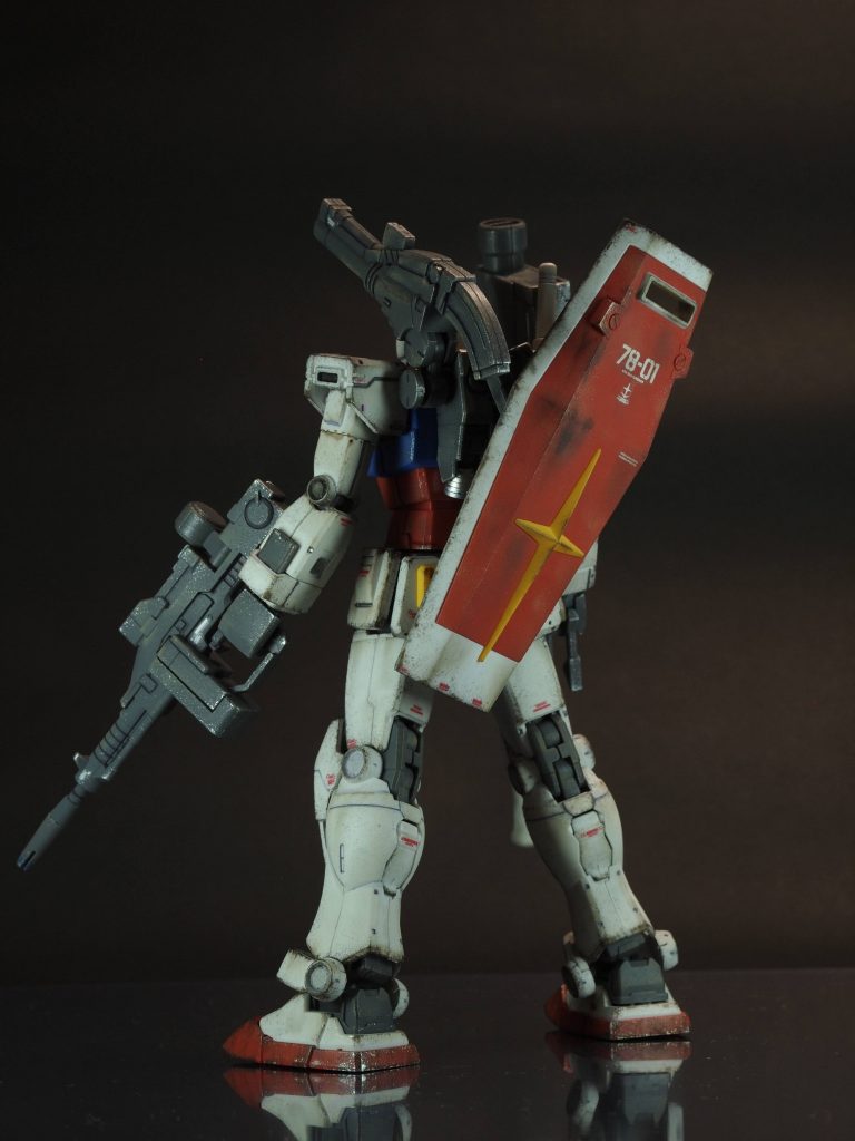 スミ入れってラッカースプレーのあとだと綺麗にできないんですね。上記の手順は見直しが必要と感じてます。シールド表面は汚しすぎたかなと思ったけど、最終的にいい感じになるのがウェザリングの良いところ。