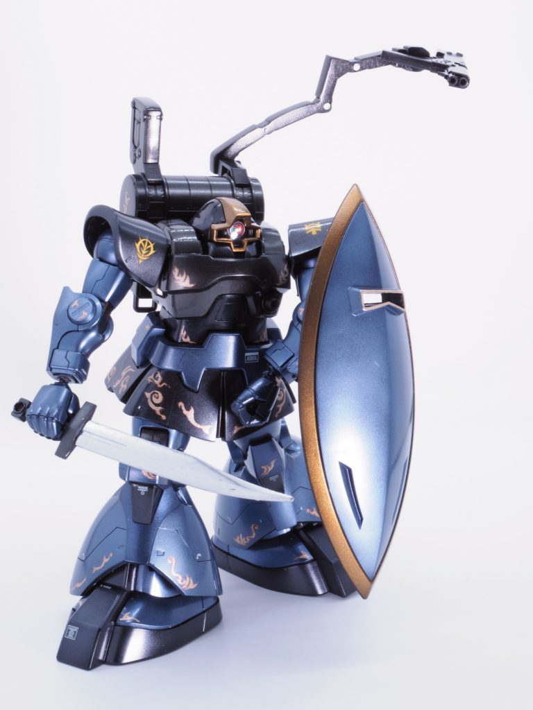 サブアームを展開するとこのようになります。ヒートサーベルは武器セットから調達。オレンジ系の色に塗ったものもあるのですが、ガンダムマーカーEXのメッキシルバーで塗ったらとてもかっこよかったので装備！