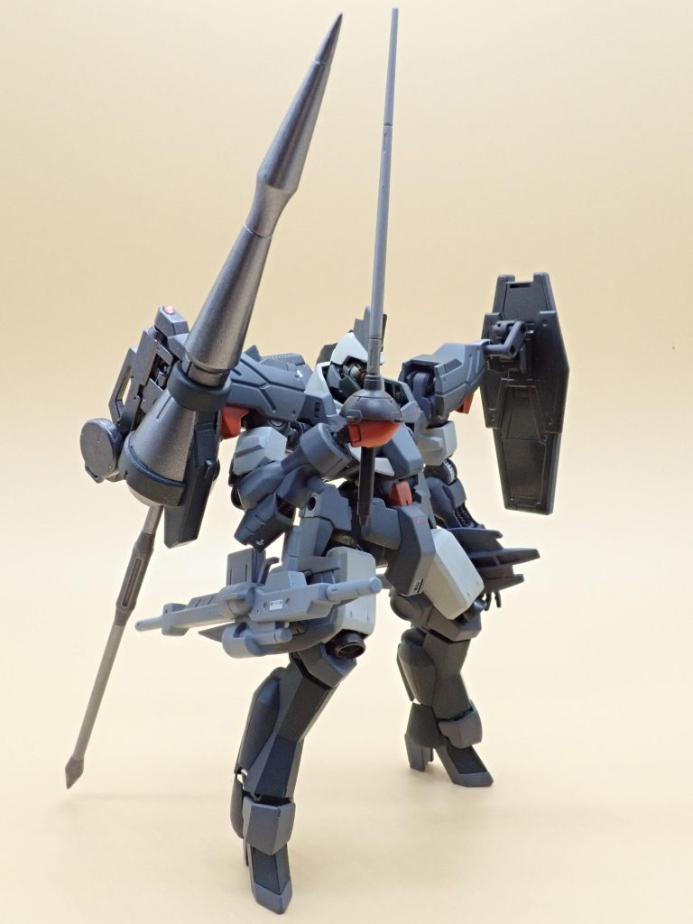 地上戦仕様重力下ではバランスが悪すぎるのでランスとシールドは分割して運用します操縦者の技量が問われます