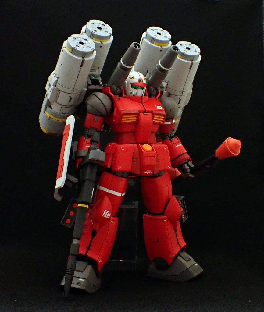 背面のミサイルは30MMのパーツを流用。脚部のミサイルはザクから流用です。