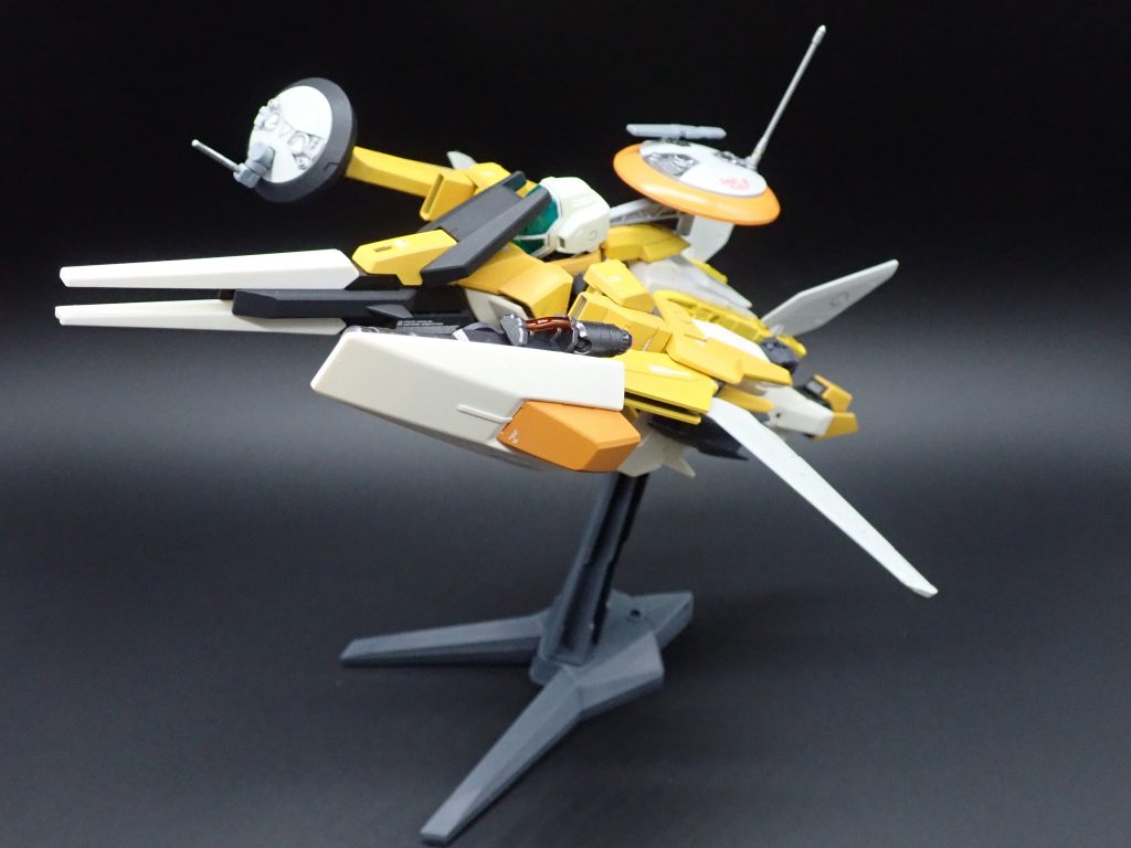 ひと昔前のＳＴＧの自機みたいなシルエットにしたかったんですよね主翼をビルダーズパーツＭＳ強化ウイング０１(長)に後ハメ加工しましたがそのまま使えてお得(ちょっとパカパカする)