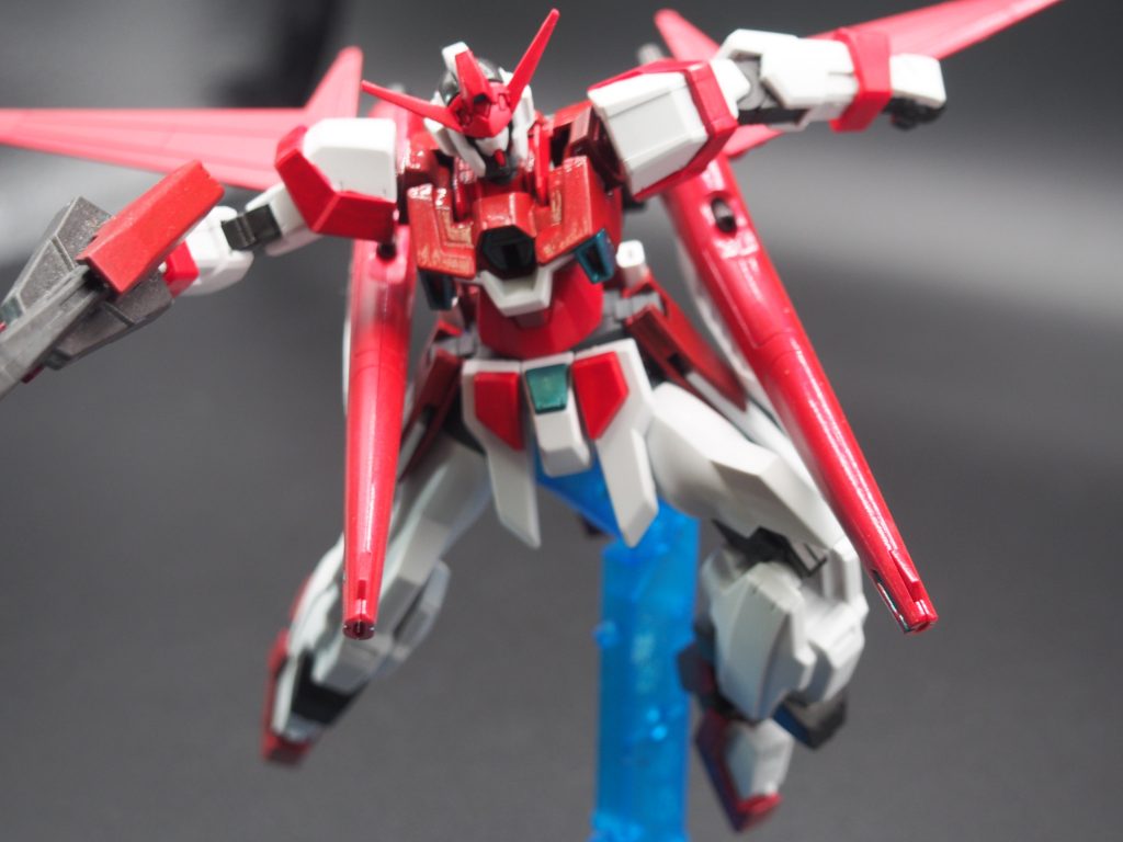 アムフォルタスプラズマ収束ビーム砲スーパーフォルティスビーム砲本機のメイン武装セイバーガンダムのものを流用長距離射撃に長ける連射性に長けるスーパーフォルティスビーム砲も内蔵している