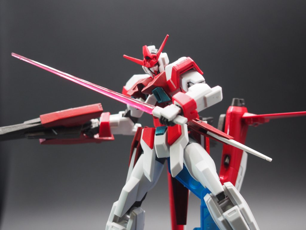 ビームサーベルAGE-Ⅱの基本的な兵装脚部にも内蔵しているまた同様に脚部にはミサイルも内蔵されている