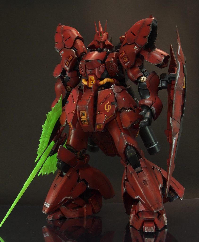 細かいところをゴールドで部分塗装。場所によってはシルバーを使ったり。そのへんは感覚に任せてやりました。