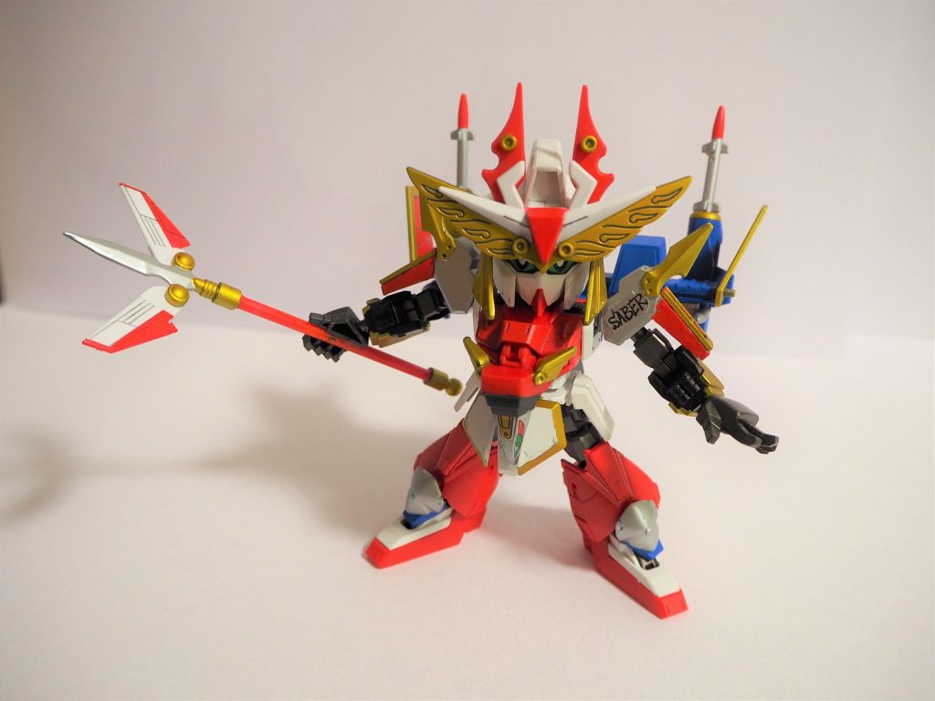 迅翼の槍は本体とのバランスを合わせるために穂先を切断し、プラ棒に接続し形状変更しました。