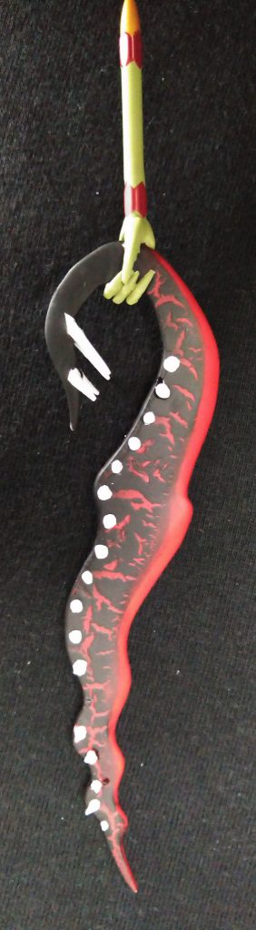 MSGシャープハンドをエンコ詰めしてメイスの柄を接続、刀身はヒートショーテルを芯にパテ盛りしクラック塗装しました