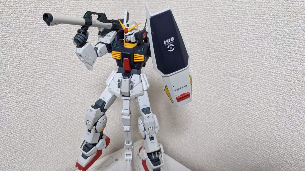 ビームライフルは紛失していますので、ハイパーバズーカ装備ですね