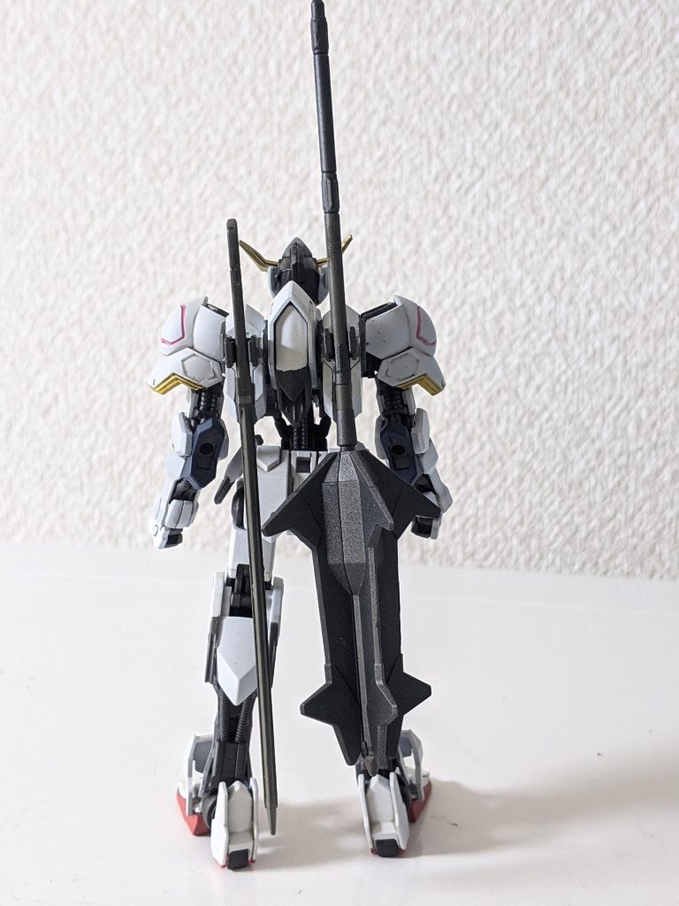 背面です。メイスや太刀をマウント出来ます。それにしてもメイスがかなりデカくてゴツイですね😅悪魔みたいで強そうです❗