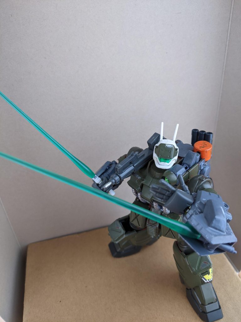 今回は対モビルスーツ格闘戦仕様となっています。HGのよくあるビーム刃だと短いのでRGゼロカスのビーム刃を移植。
