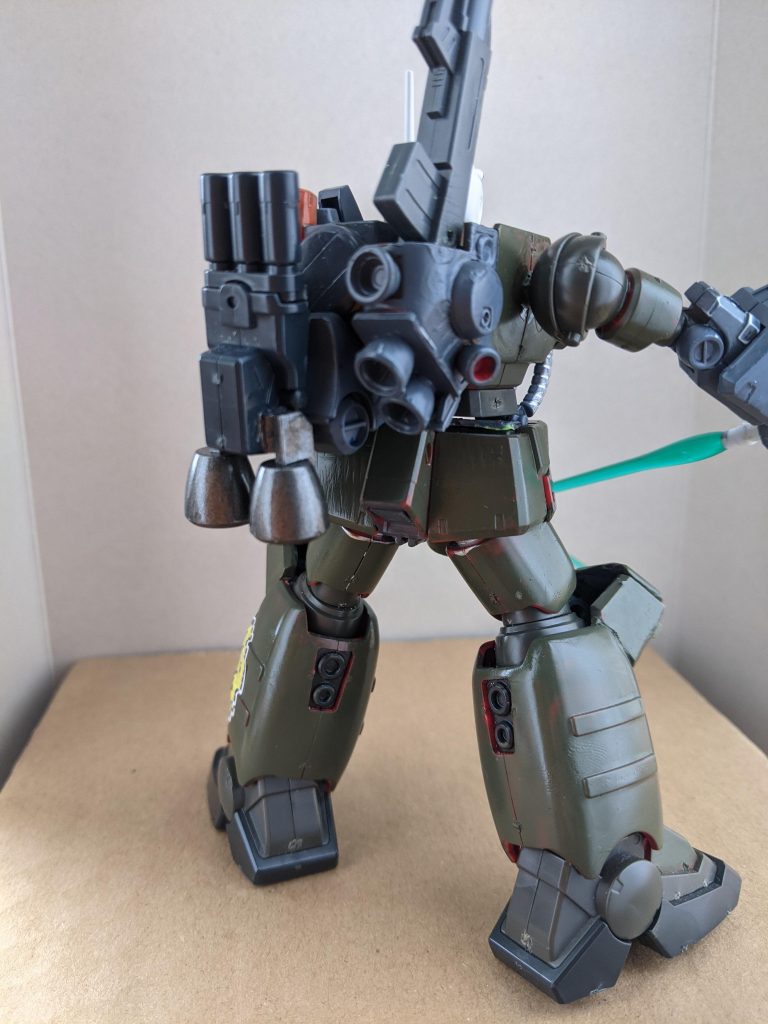 背面にはバーニアとスモークディスチャージャーを増設。