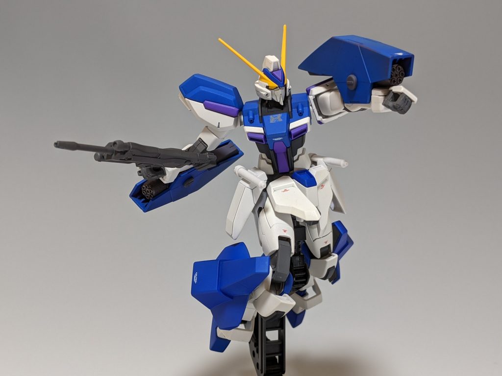 頭部は百万式の余剰パーツのデルタガンダムのフェイスパーツ?を使っています。もう少し小顔化してもよかったかもしれないですね。