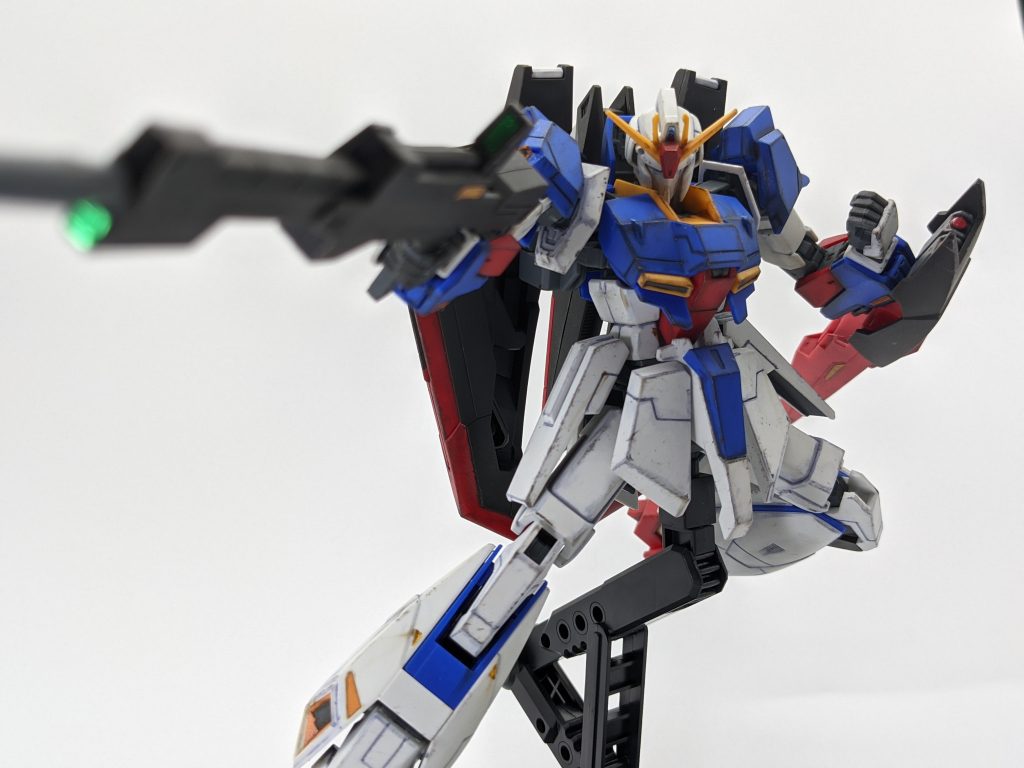 ビームライフルを放つZガンダム